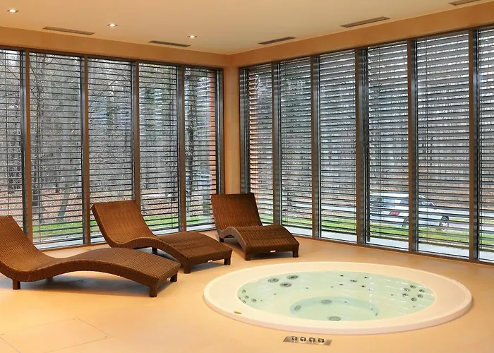 Lesni فندق Březnice