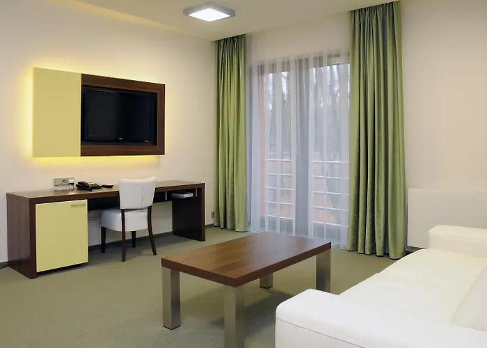 Lesni فندق Březnice